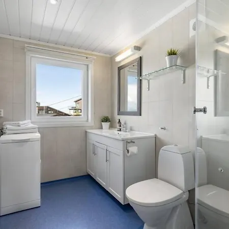 With Amazing Views - Free Parking Apartment *